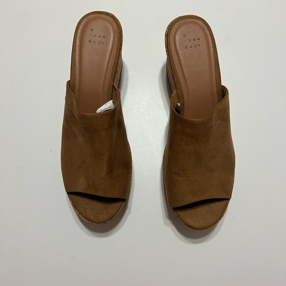 Suede Clogs - Picture 7 of 8